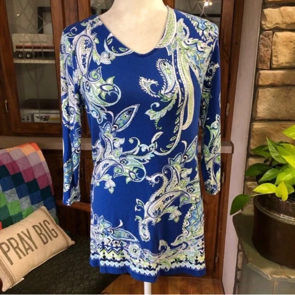 CHICOS SIZE 0 SIZE 4 BLUE PAISLEY FLORAL PRINT TOP 3/4 SLEEVE V/NECK